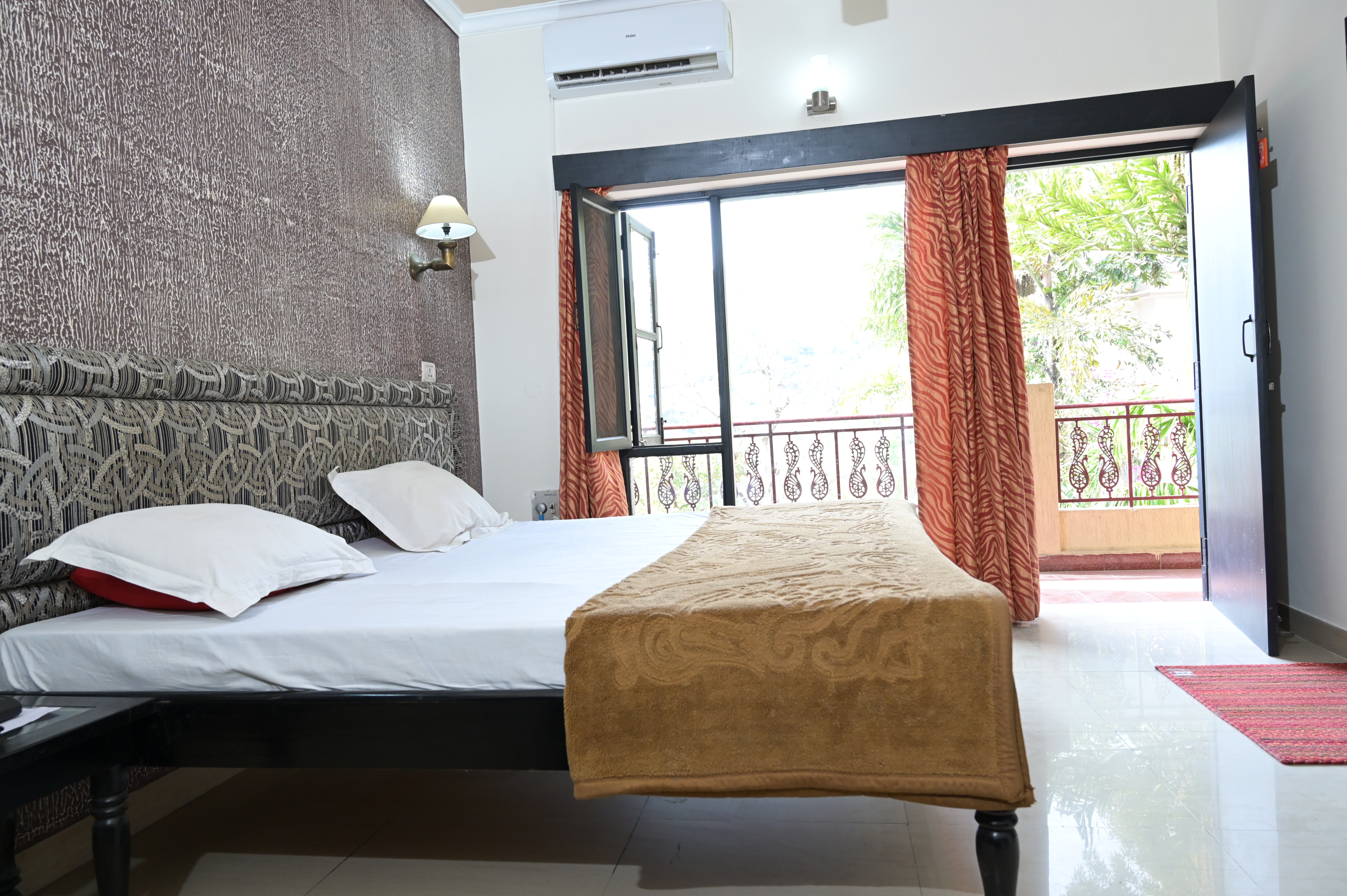 SUPERIOR ROOM WITH BALCONY
